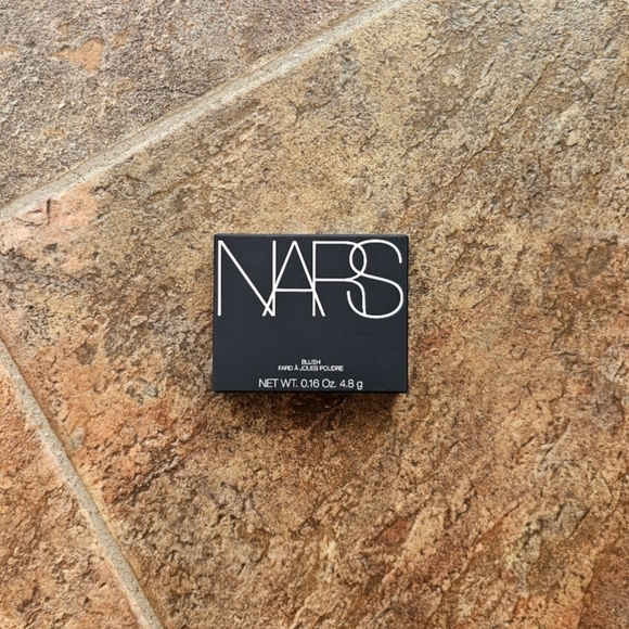 NARS Powder Blush, Amour - Picture 4 of 7